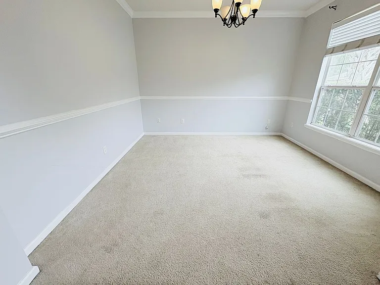 5950 Round Table Rd — Photo 9