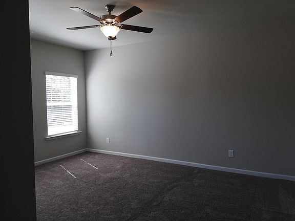 5th image of 10 Willowrun Dr SW