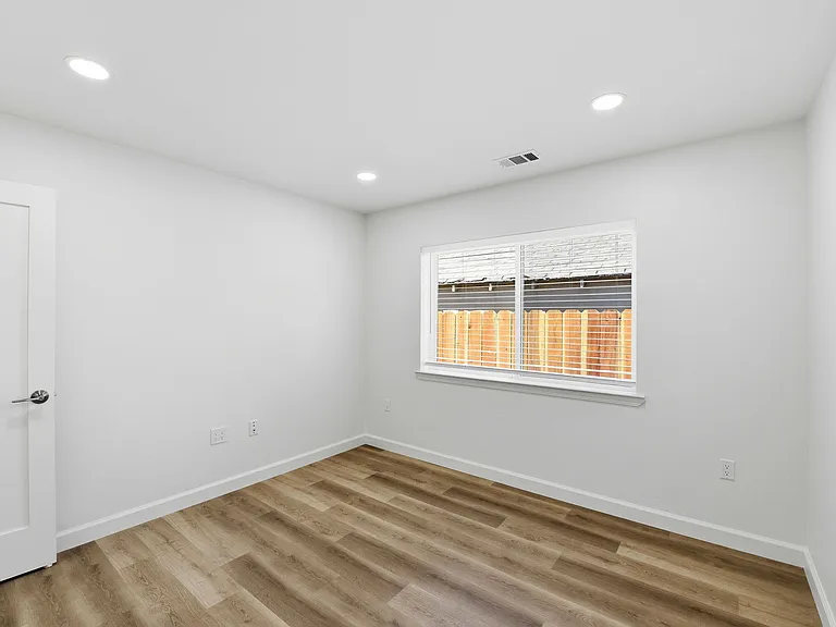 447 Alviso St — Photo 13
