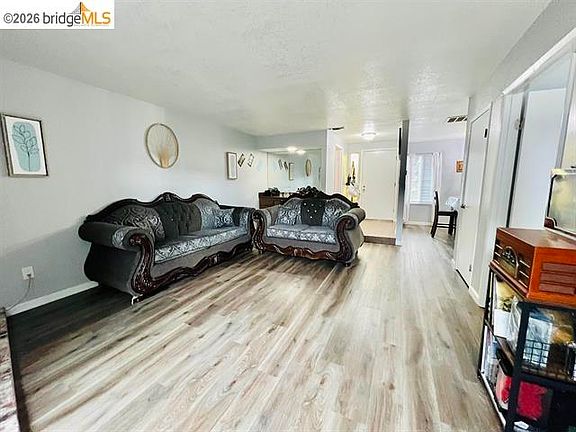 3rd image of 2848 Sunburst Dr