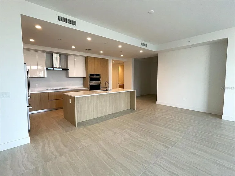 301 Quay Cmns #904 — Photo 15