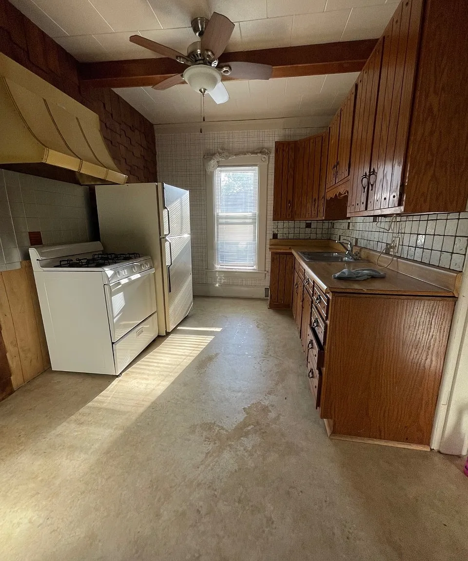 3 bed, $1,200 — Photo 1