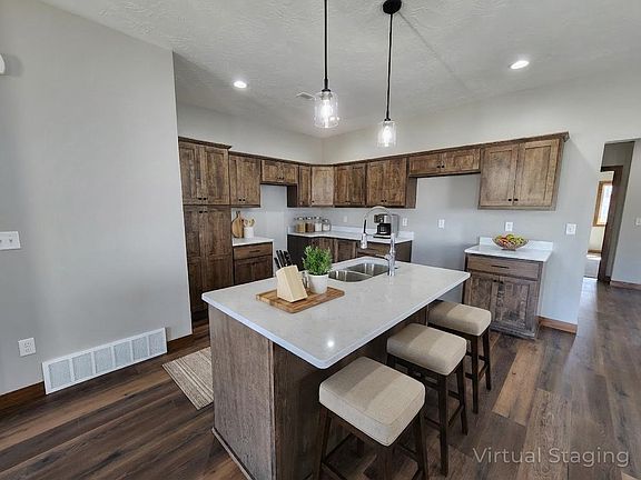 2nd image of 2901 Jenny Cir