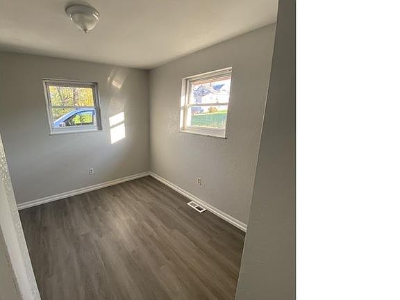 4th image of 46 Hanna Ave #2