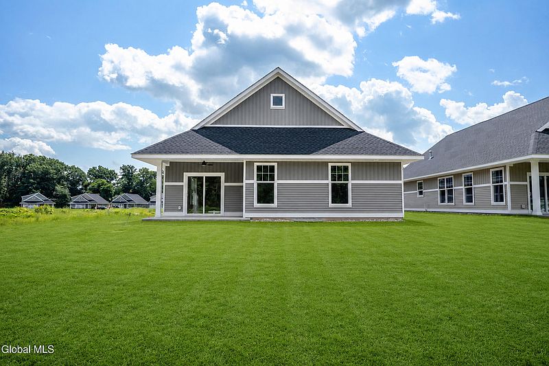 4th image of 103 Whispering Pines Way