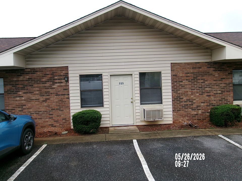 1st image of 725 9th Ave NE #725