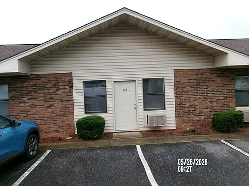 725 9th Ave NE #725 Photo 1
