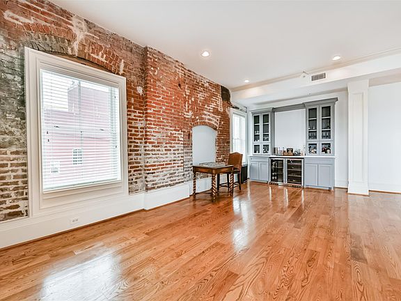4th image of 2207 Post Office St APT 422