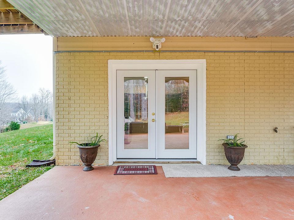 1st image of 17 Wentworth Dr