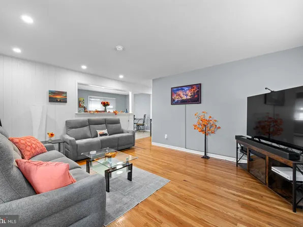 101 Harding Ave, Mount Ephraim, NJ 08059
