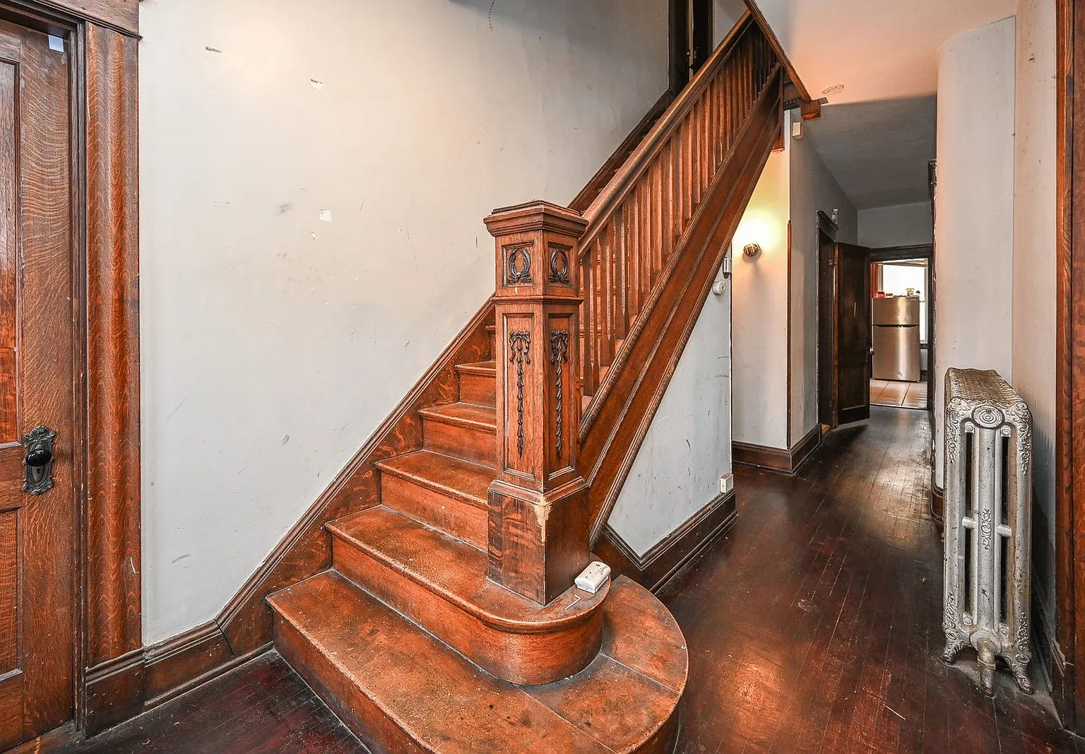 9 bed, 3.0 bath, 3186 sqft, $5,595 — Photo 2