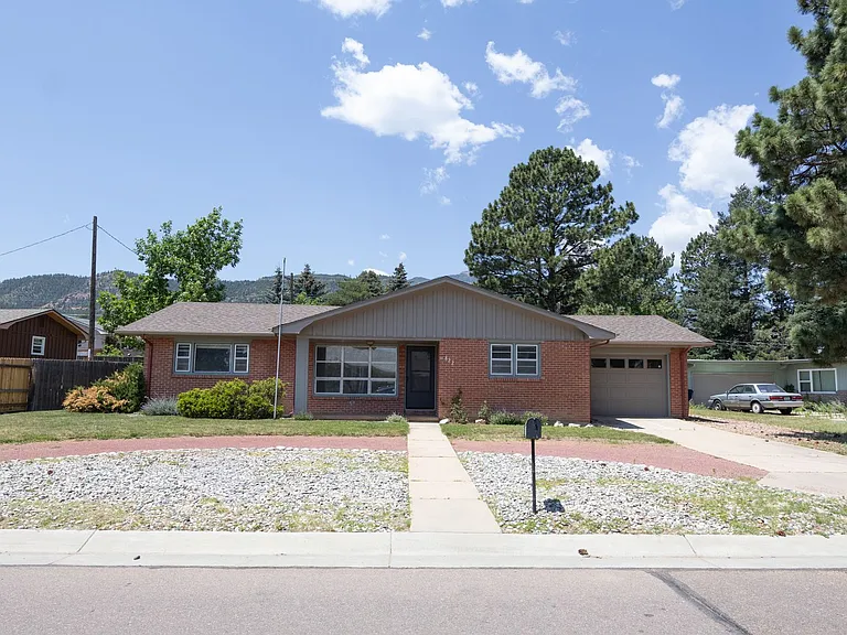 822 Orion Dr — Photo 1