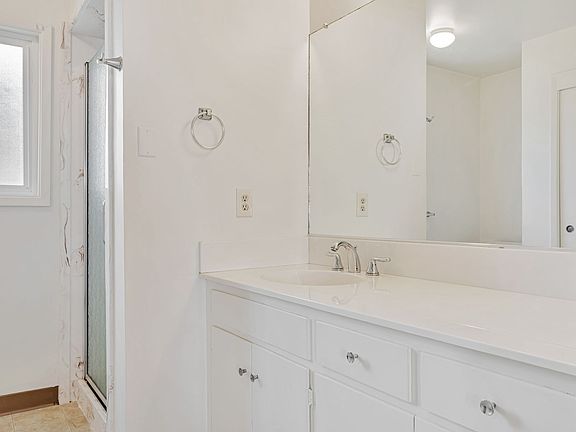 2nd image of 849 Laurel Ave
