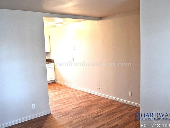 3rd image of 161 E Beryl Ave