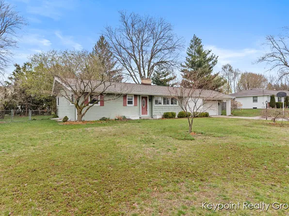 1935 Parkwood St, Jenison, MI 49428