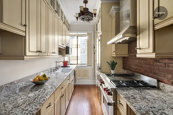 Sold by Triplemint | media 11