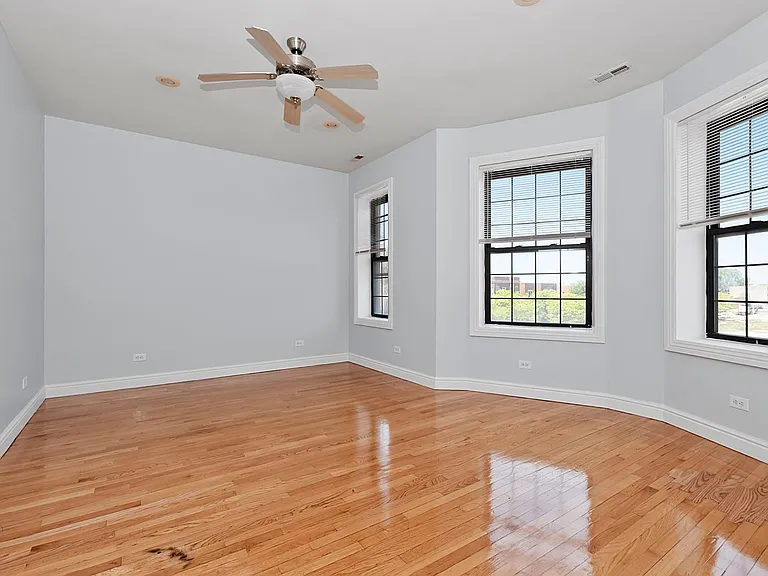 4801 S Calumet Ave. / 347-49 E 48th St — Photo 2