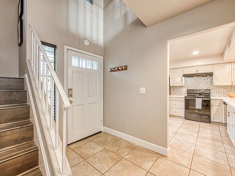 921 E Foxhill Dr — Photo 25