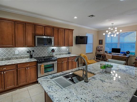5th image of 8361 Sumner Ave