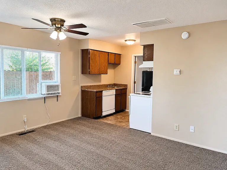 530 Colorado River Blvd — Photo 6