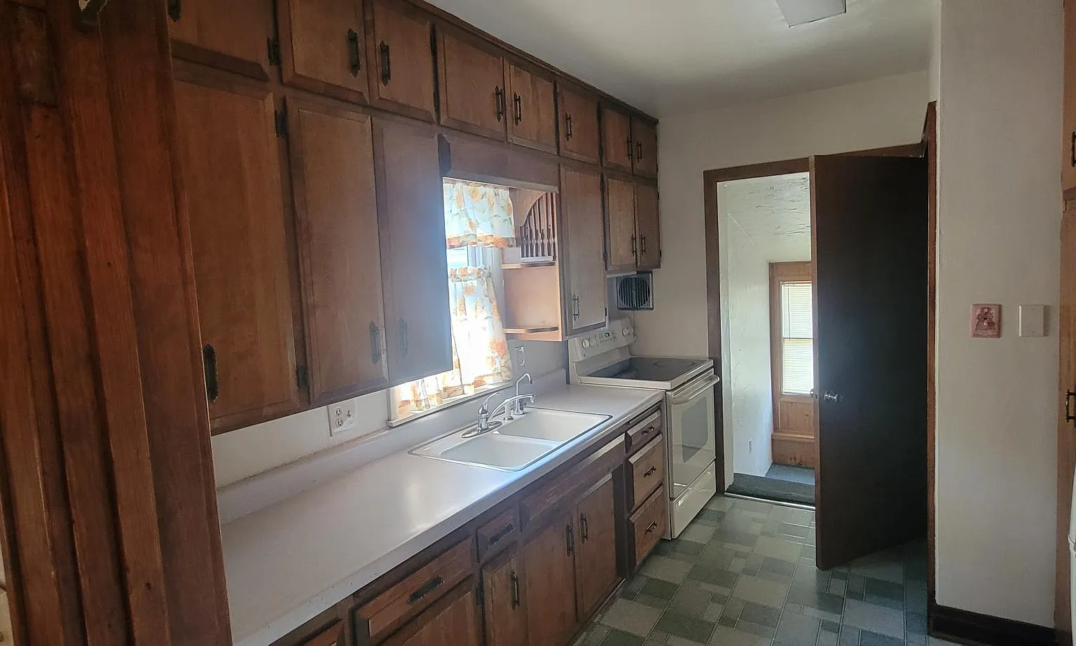 1724 S Norwood Ave — Photo 1