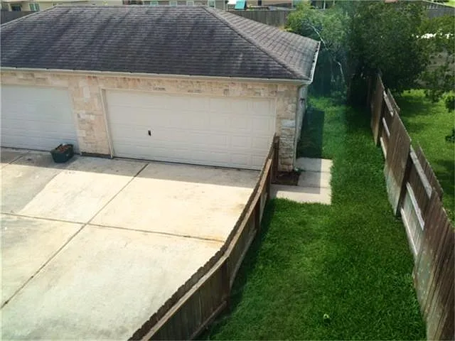 Birdseye view of yard and 2 car garage