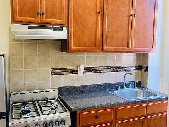 2nd image of 14 Verona Pl APT 3