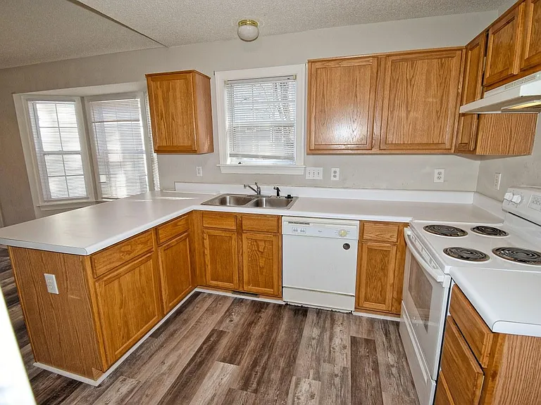 239 Tillamook Dr — Photo 14
