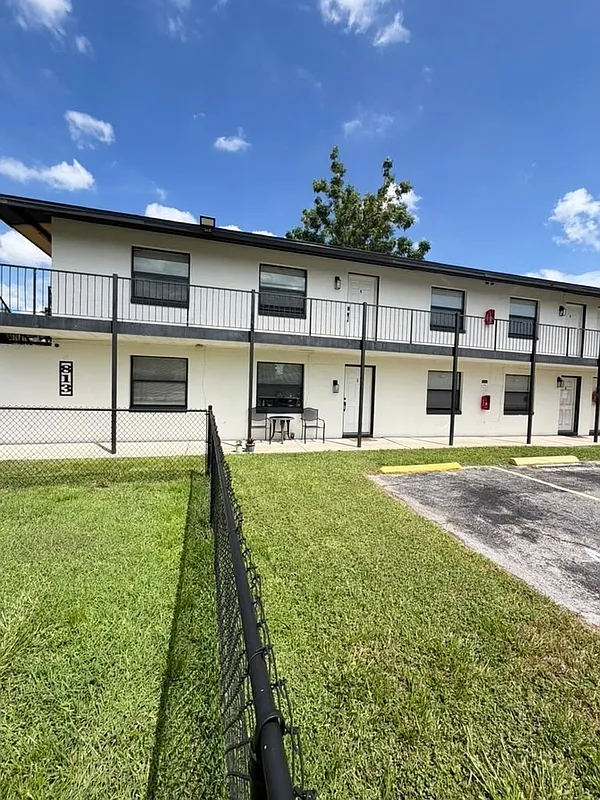 813 W Jefferson St — Photo 4