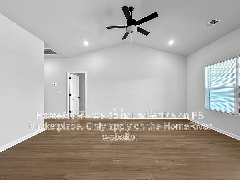 426 Chedworth Dr — Photo 7