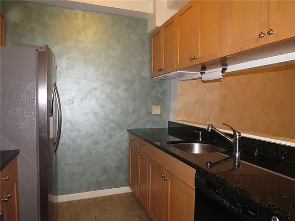 5th image of 1537 Royce St APT 1B