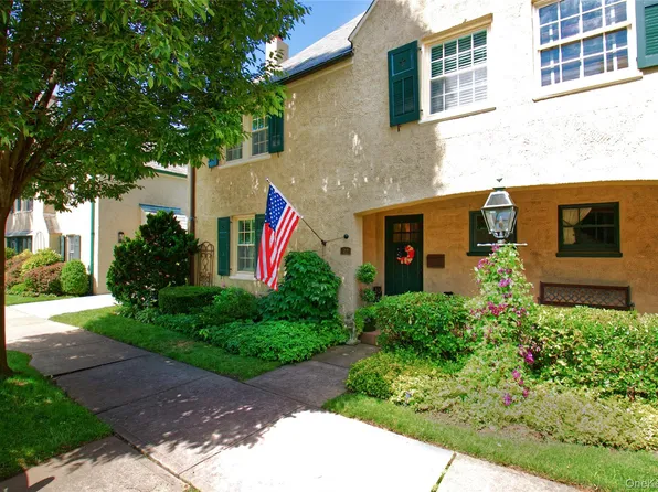 22 Franklin Court, Garden City, NY 11530