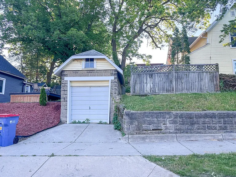 303 Page St NE — Photo 15