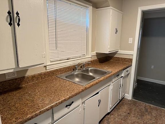 4th image of 2275 Longstreet Dr