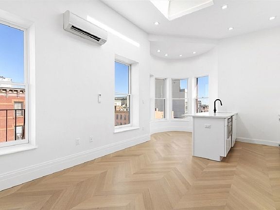3rd image of 638 Bergen St #3