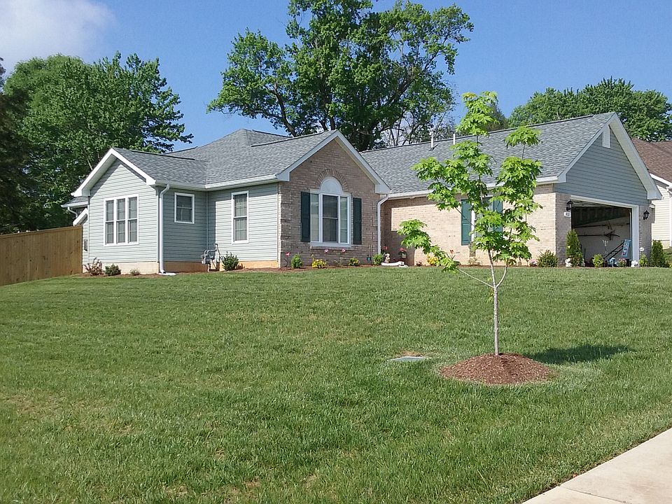 SPACIOUS FRONT OF HOME