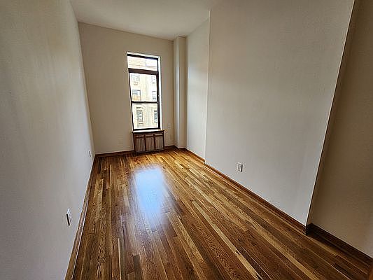 5th image of 109 W 75th St APT 4B