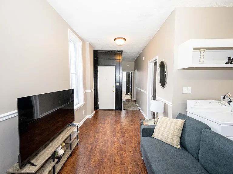 211 E Main St #B — Photo 11