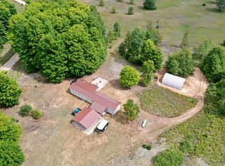 4622 Vista Valley Rd, Mesick, MI 49668