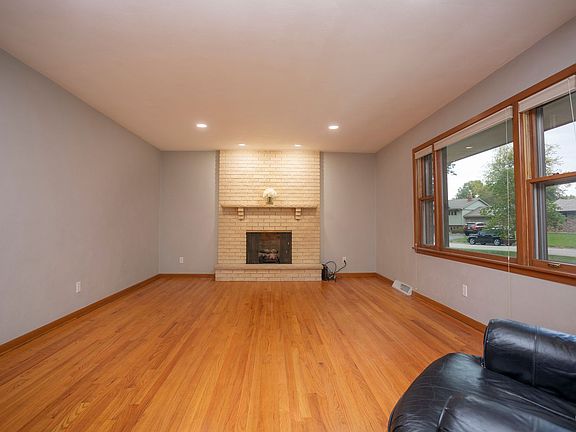 4th image of 5027 Potomac Dr