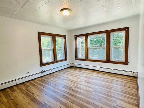 2nd image of 1805 Riverview Dr Floor 2