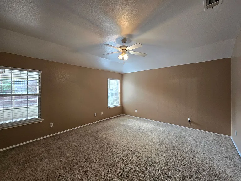 5812 Durango Dr — Photo 16