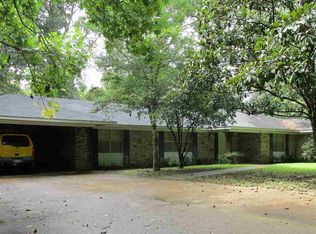 6 Hunters Hill Ct, Natchez, MS 39120
