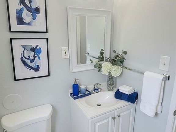 5th image of 8831 Rosecrans Ave APT 8