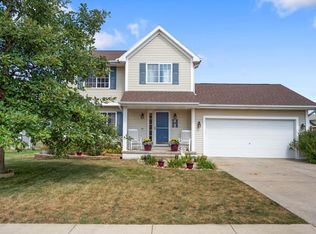 816 73rd St NE, Cedar Rapids, IA 52402