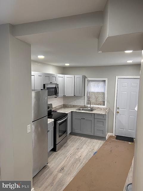 1st image of 2544 W Silver St