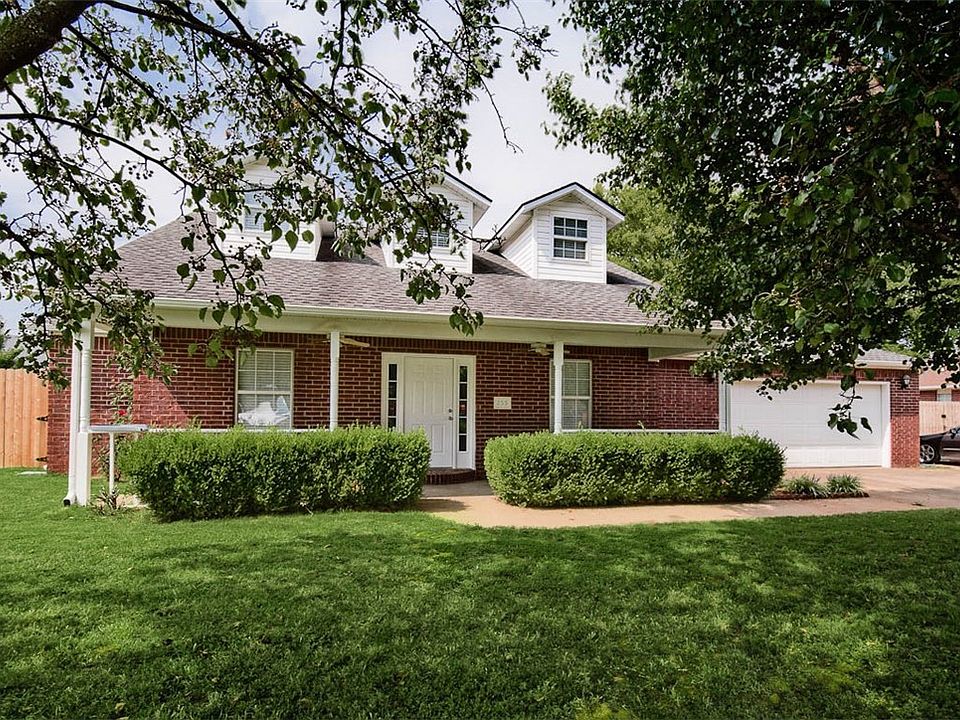 1st image of 233 Briarhill Dr