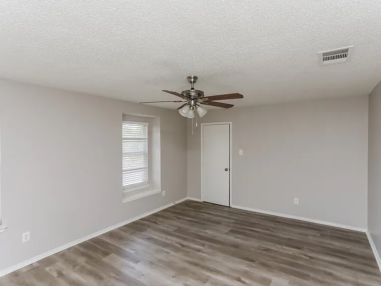 2036 Silverado Dr — Photo 11