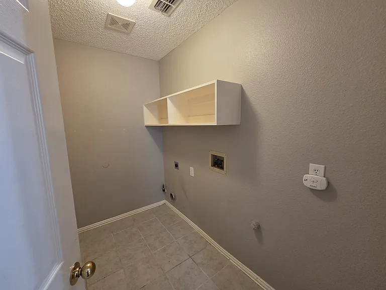 1344 Wentworth Dr — Photo 6