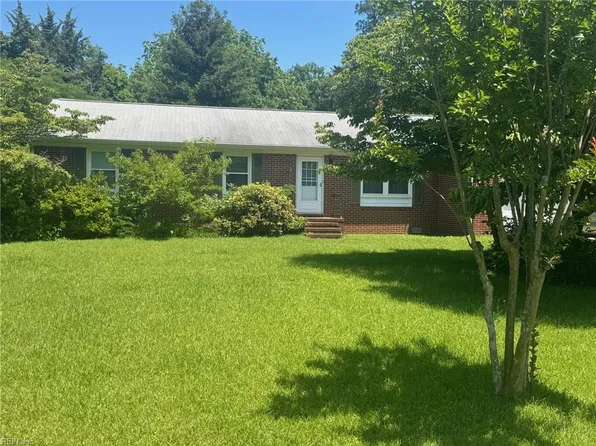 2643 Woodford Ave, Hayes, VA 23072